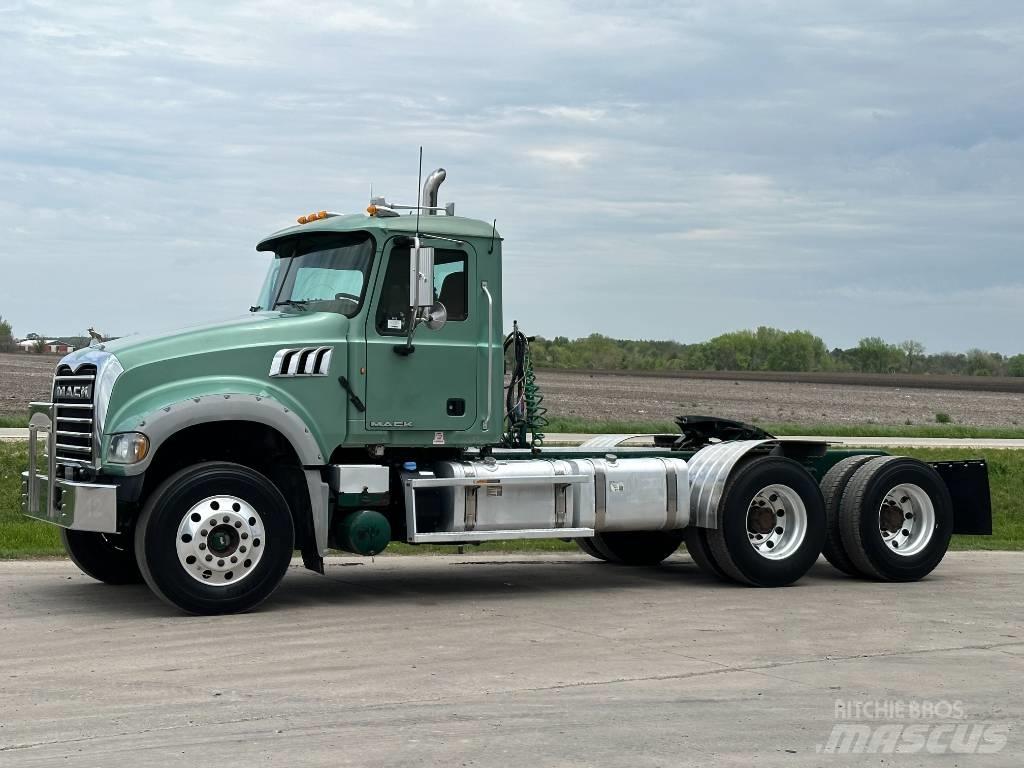 Mack GU713 Vilcēji
