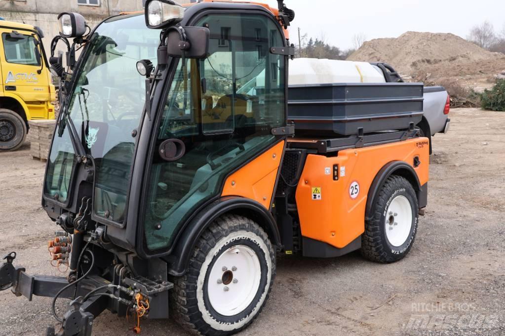 Multihog CX75 Komunālā tehnika instrumentu pārvadāšanai