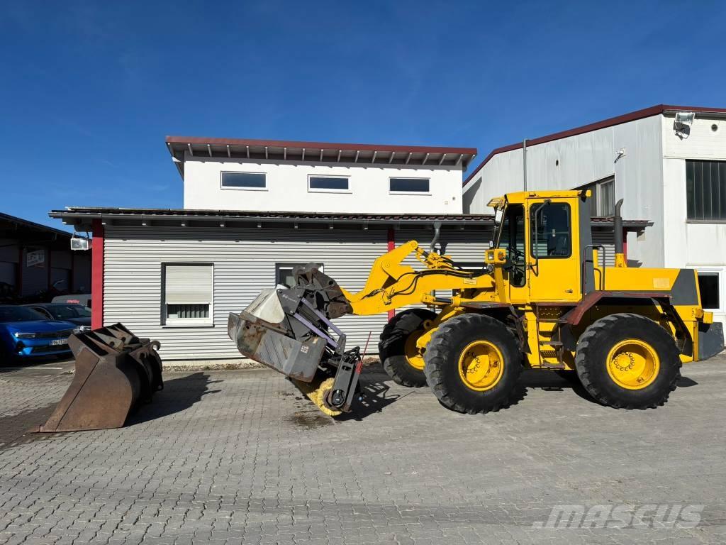 Komatsu WA 180 Iekrāvēji uz riteņiem
