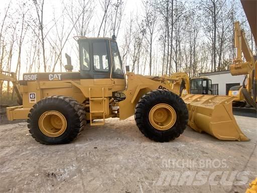 CAT 950F Iekrāvēji uz riteņiem