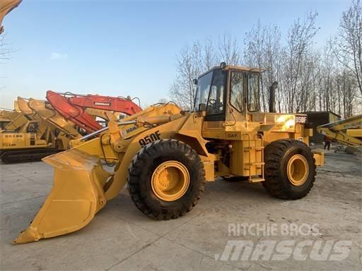 CAT 950F Iekrāvēji uz riteņiem