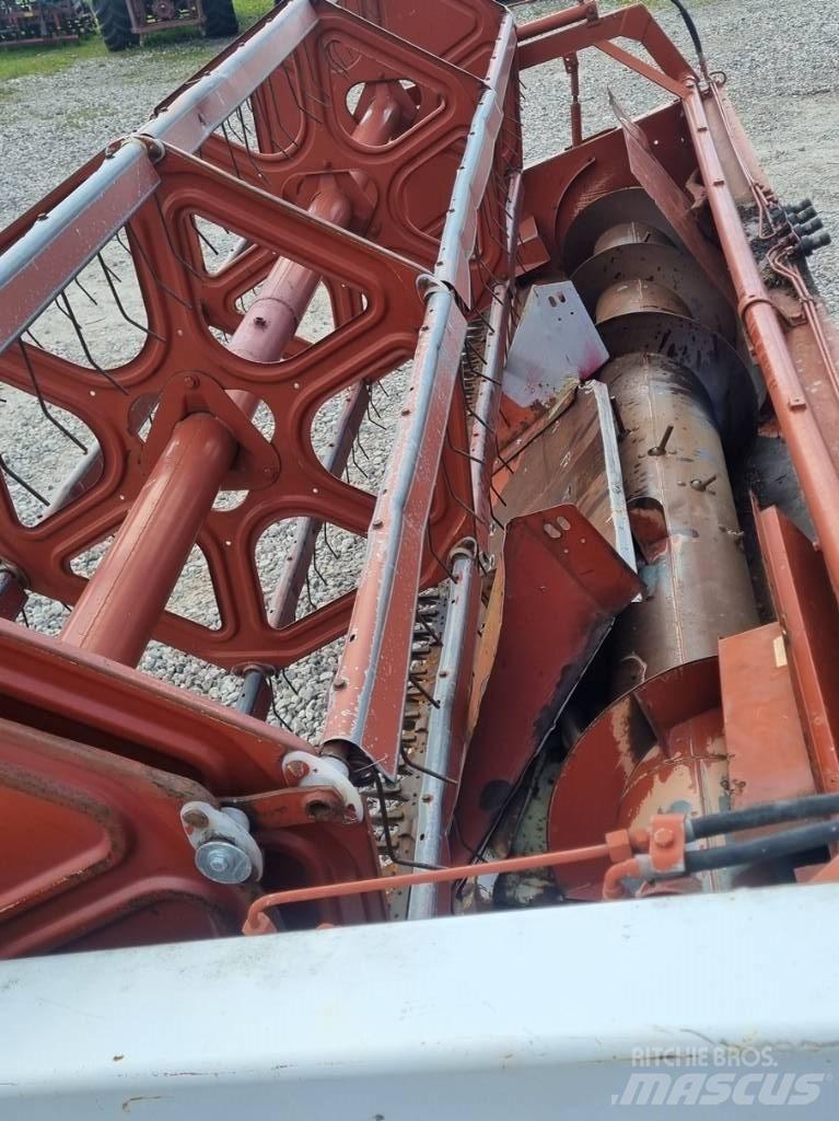 Laverda 3500 Ražas novākšanas kombaini