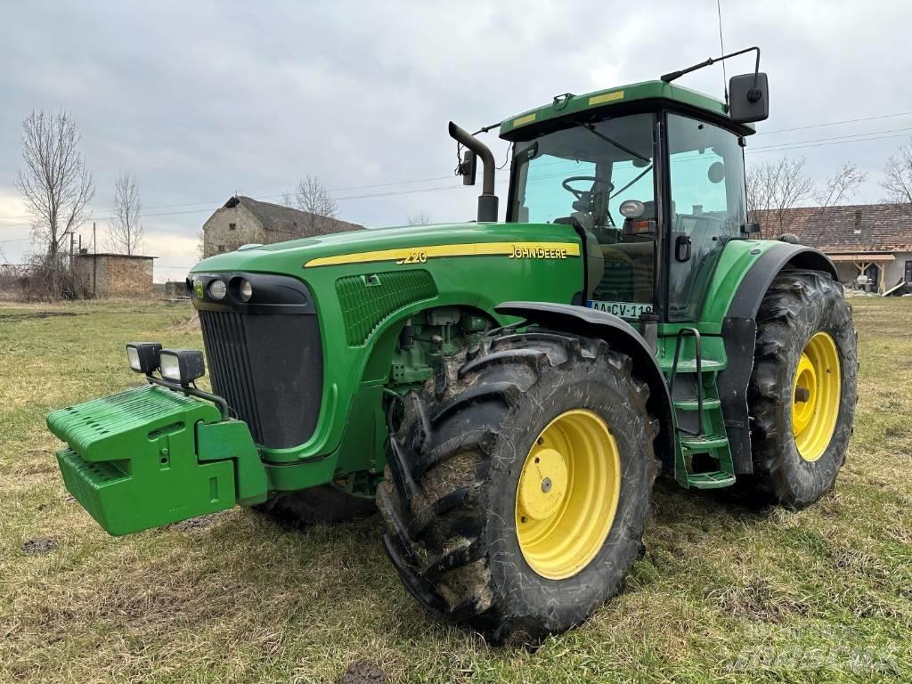 John Deere 8220 Traktori