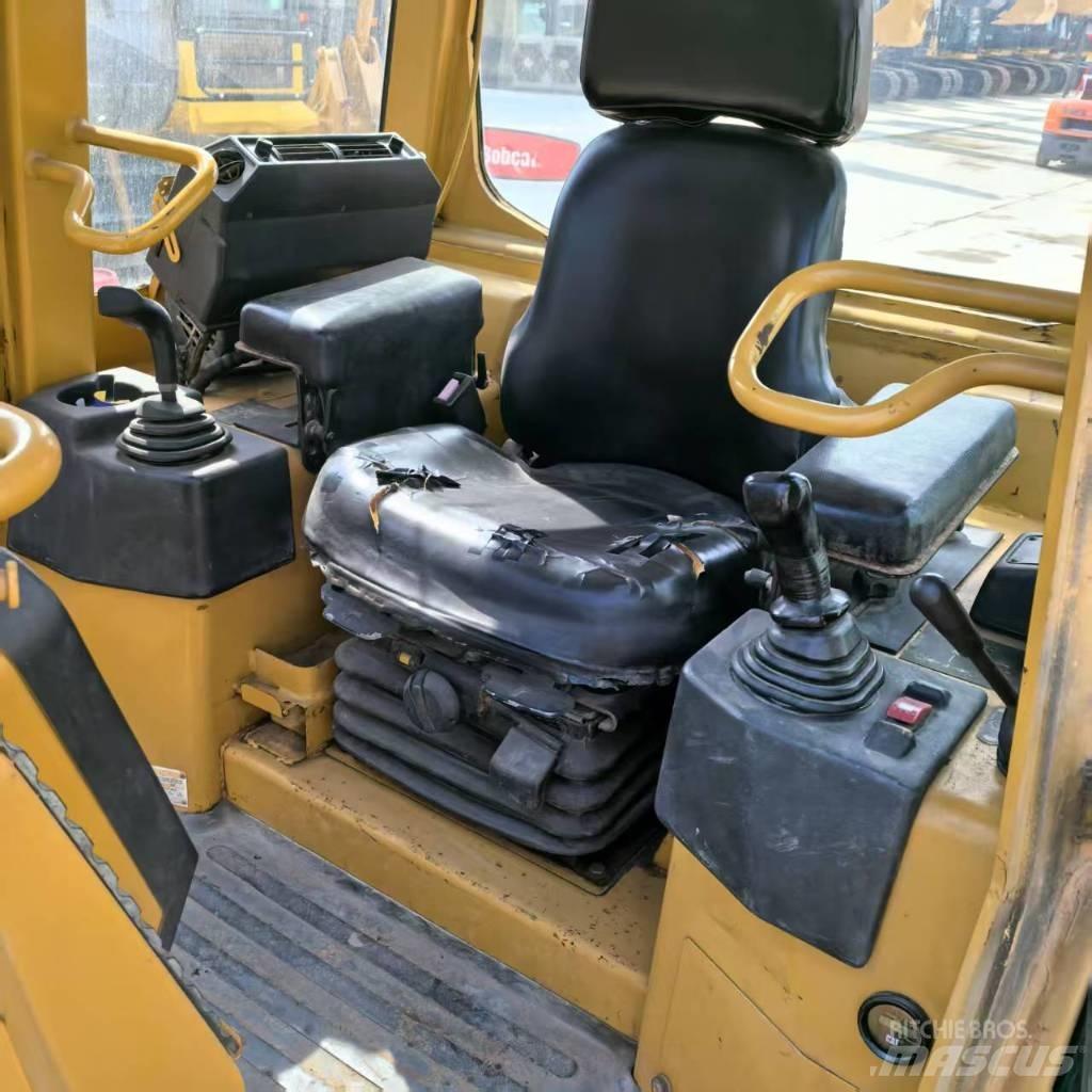 CAT D 5 G LGP Kāpurķēžu buldozeri