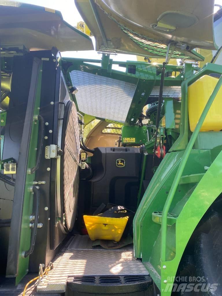 John Deere 8400 i Lopbarības novācēji
