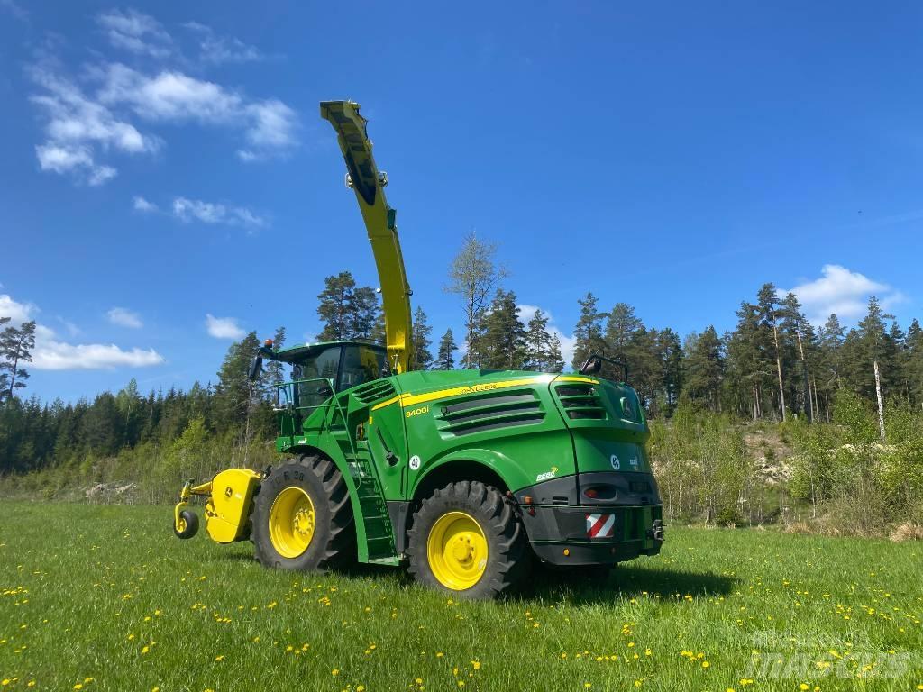 John Deere 8400 i Lopbarības novācēji