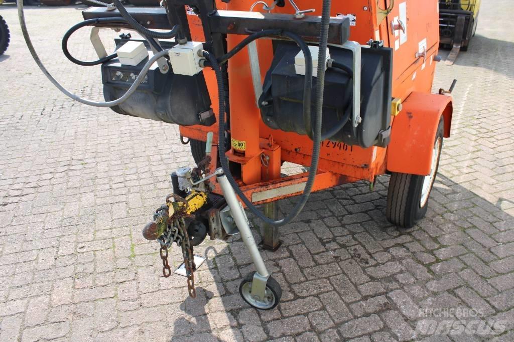 JLG 6308 AN Gaismas torņi
