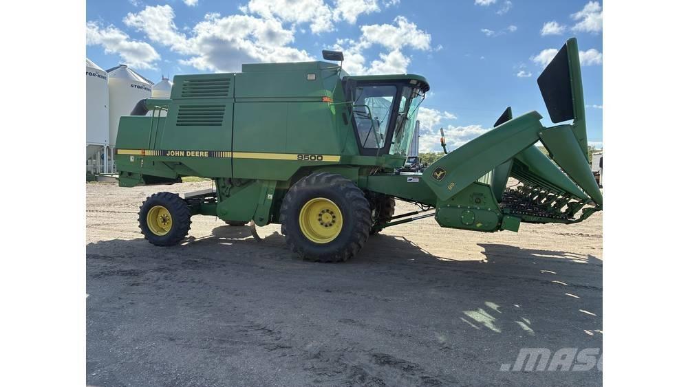John Deere 9550 Ražas novākšanas kombaini