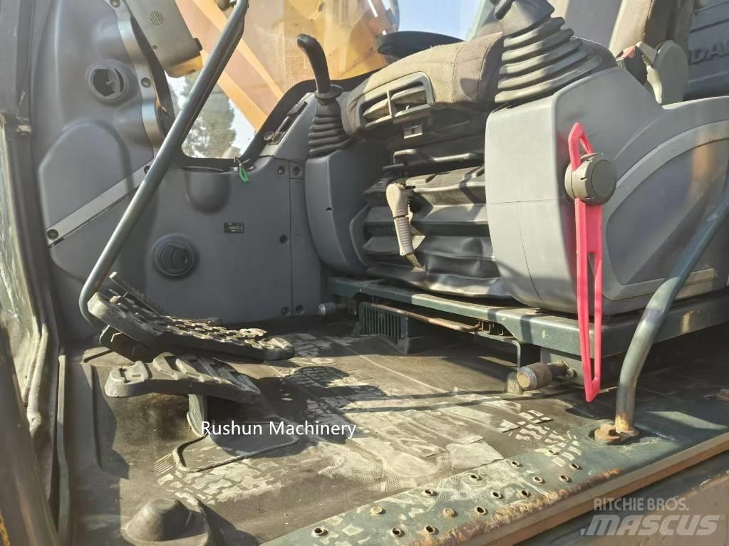 Hyundai 225 Kāpurķēžu ekskavatori