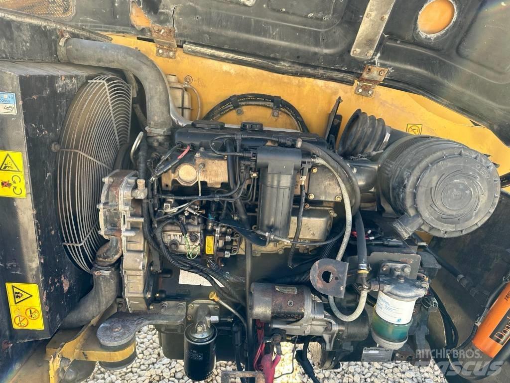 CAT TH 414 Teleskopiskie manipulatori