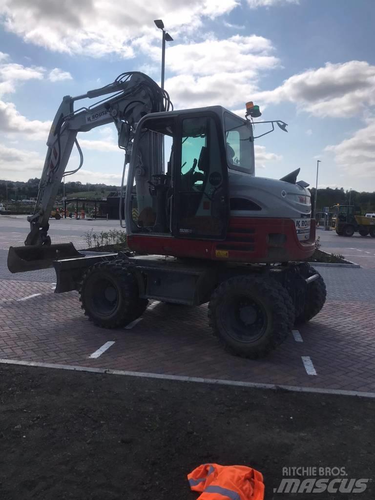 Takeuchi TB295W Ekskavatori uz riteņiem