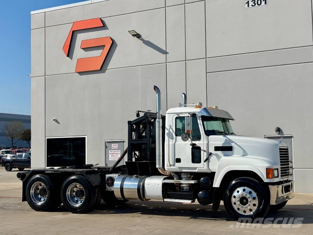 Mack CHU 613 Evakuators ar manipulatoru