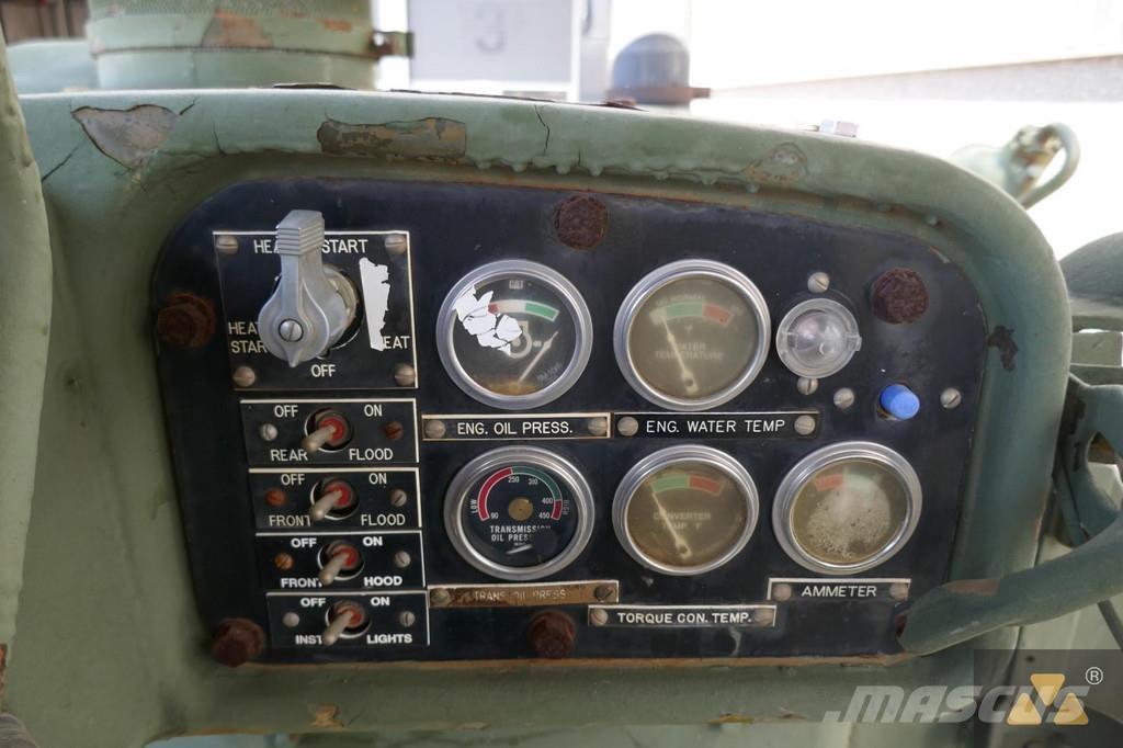 CAT D7F Ex-army Kāpurķēžu buldozeri