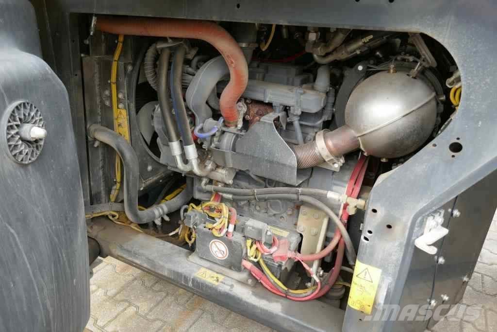 Bomag BW 174 AP-4v Divvalču grunts veltņi