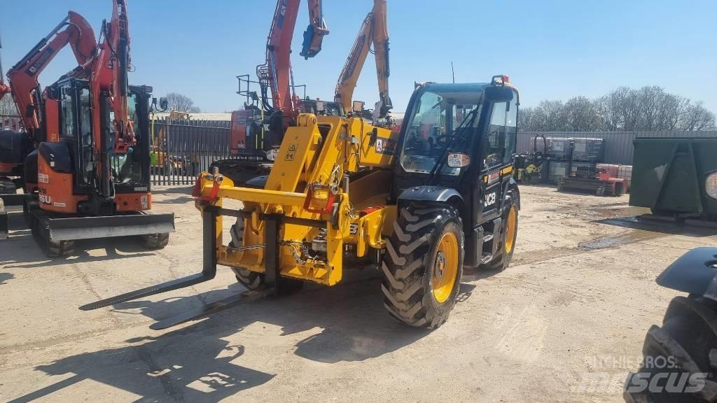 JCB 541-70 Agri Xtra Lauksaimniecības pacēlāji
