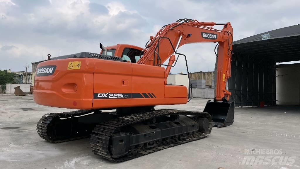 Doosan DX 225 Kāpurķēžu ekskavatori
