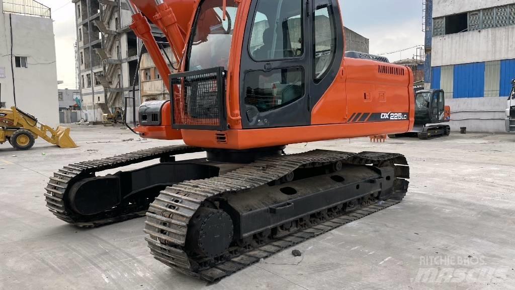 Doosan DX 225 Kāpurķēžu ekskavatori