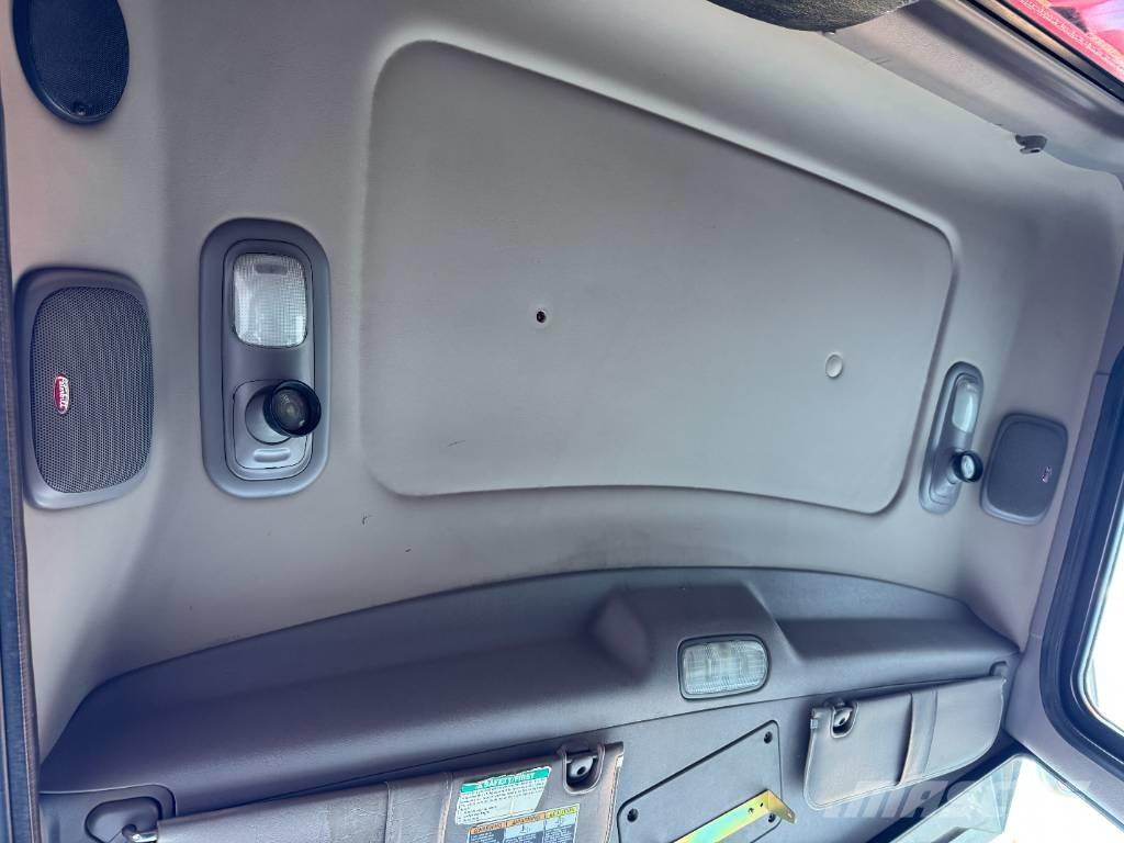 Peterbilt 388 Pašizgāzējs