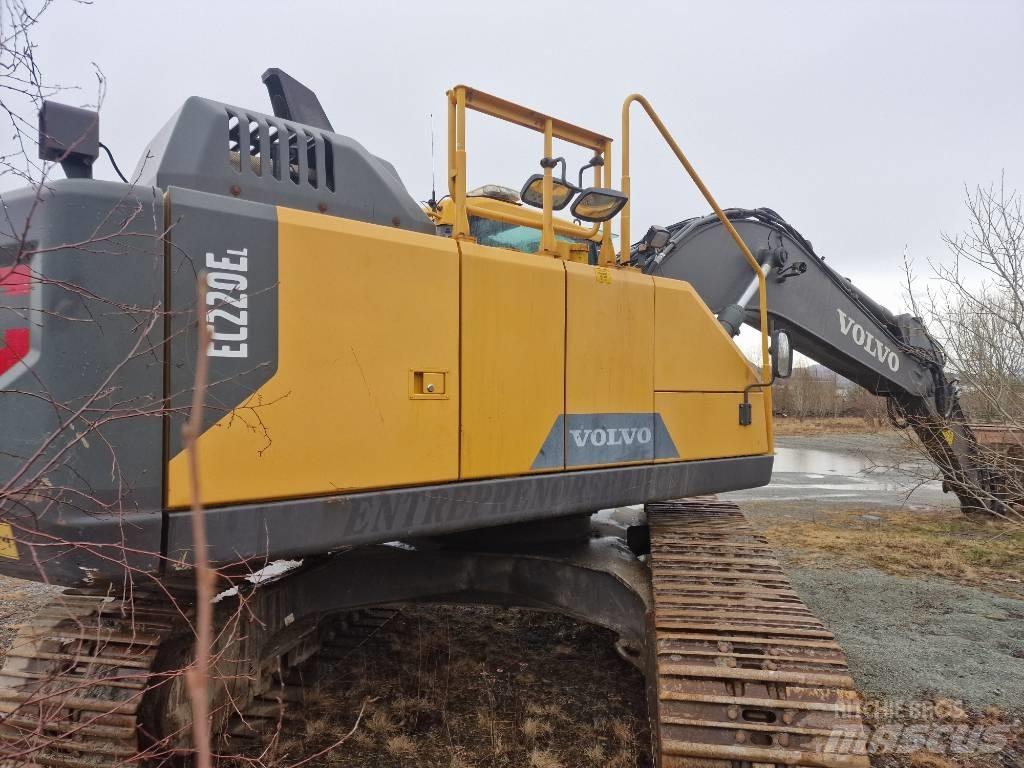 Volvo 220E Kāpurķēžu ekskavatori