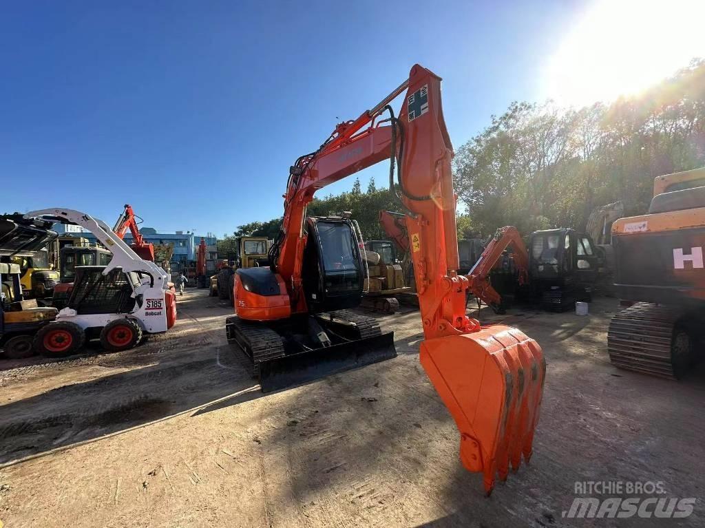 Hitachi ZX 75 Vidēja lieluma ekskavatori 7 t - 12 t