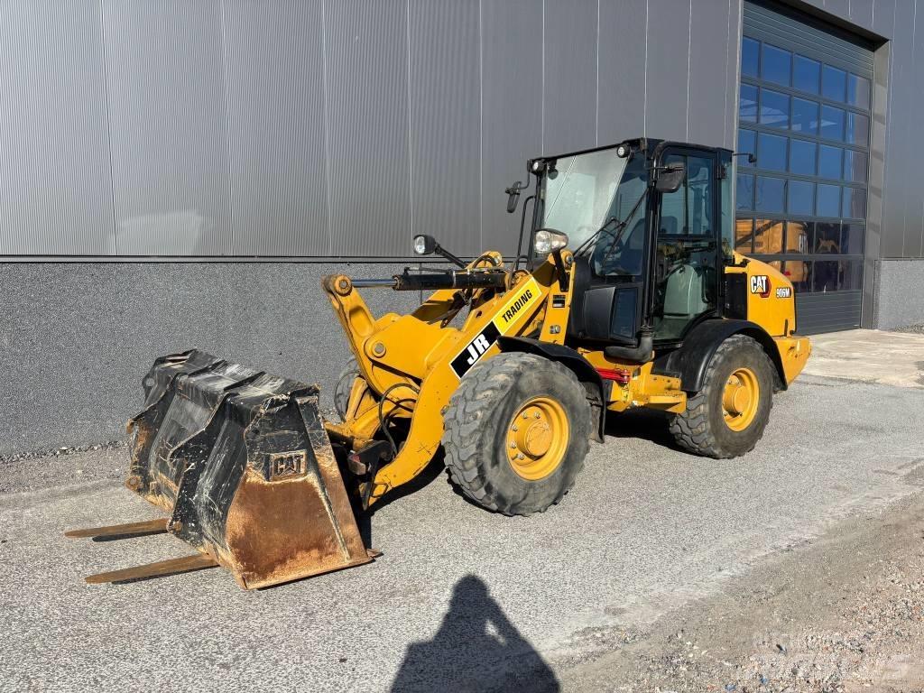 CAT 906 M Iekrāvēji uz riteņiem