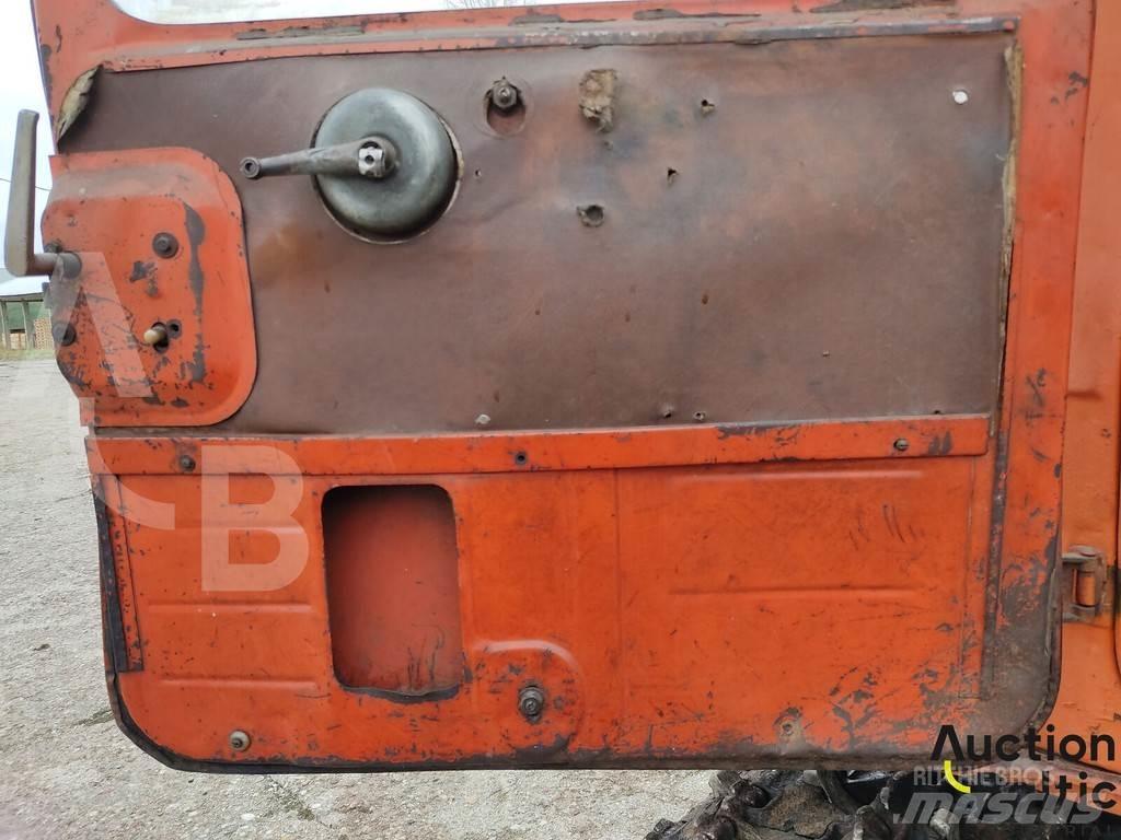  Onbekend DT-75 Kāpurķēžu buldozeri