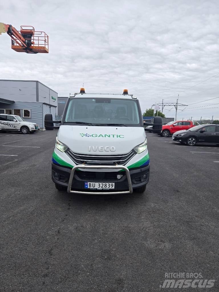 Iveco Daily Evakuators ar manipulatoru