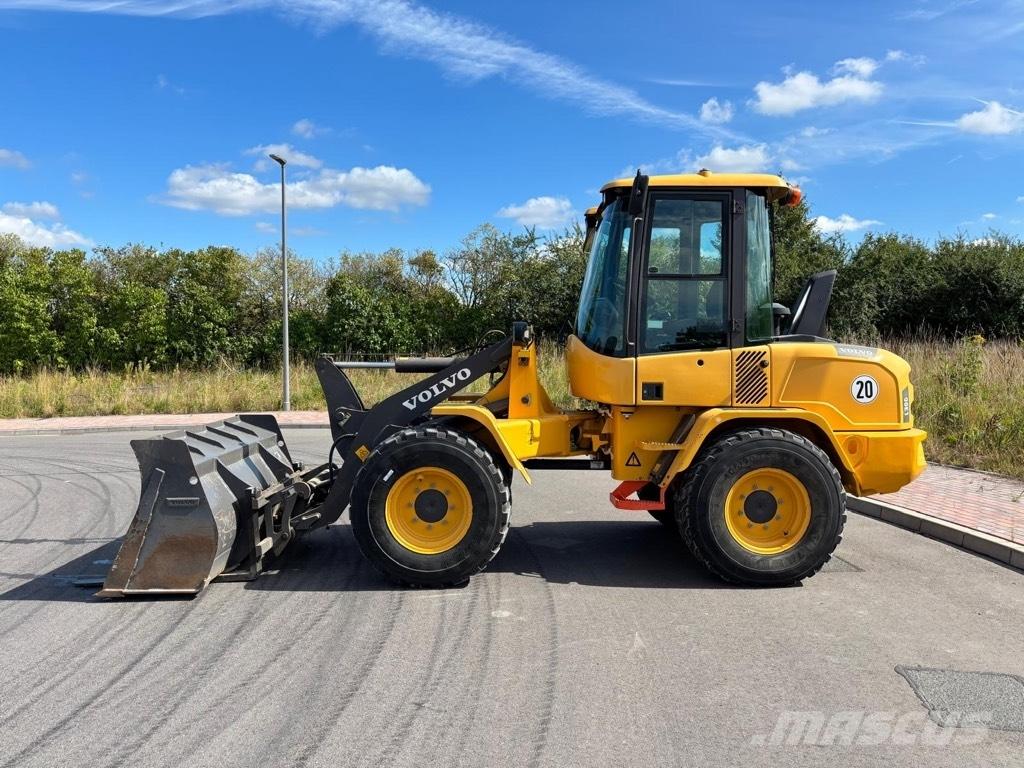 Volvo L 30 G Iekrāvēji uz riteņiem