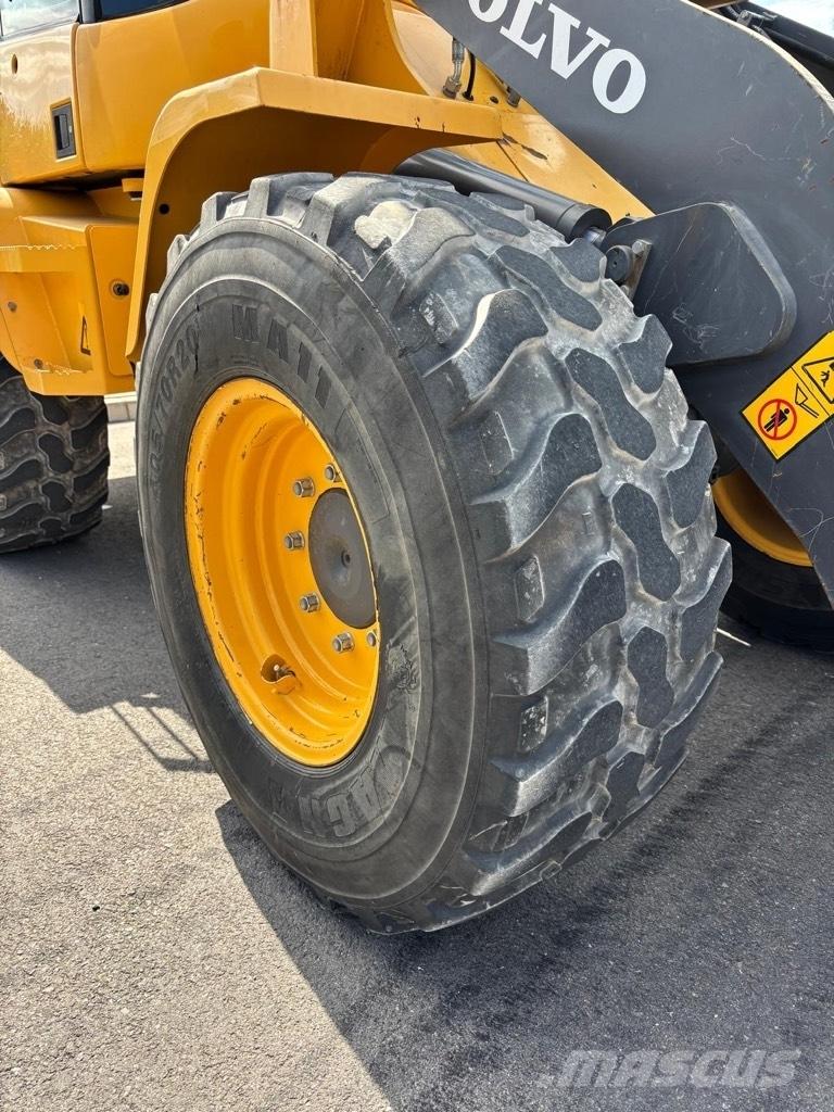 Volvo L 30 G Iekrāvēji uz riteņiem