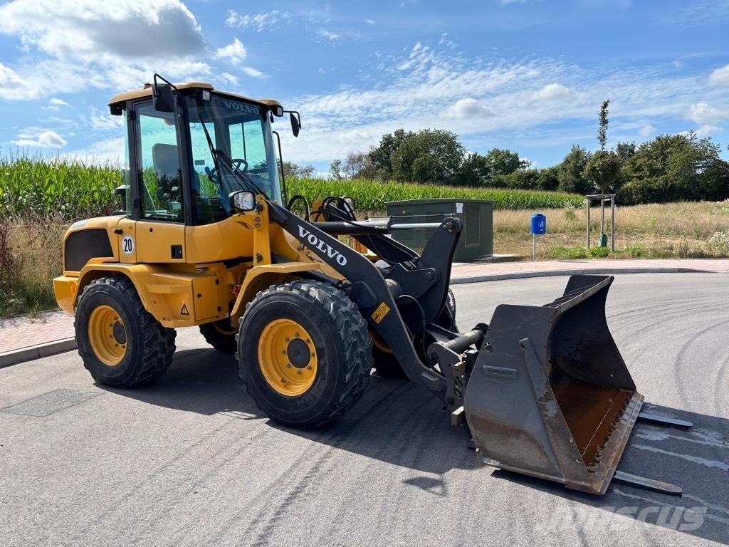 Volvo L 30 G Iekrāvēji uz riteņiem