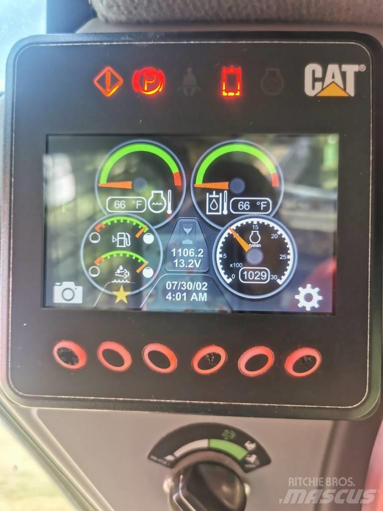CAT 299 Lietoti riteņu kompaktiekrāvēji