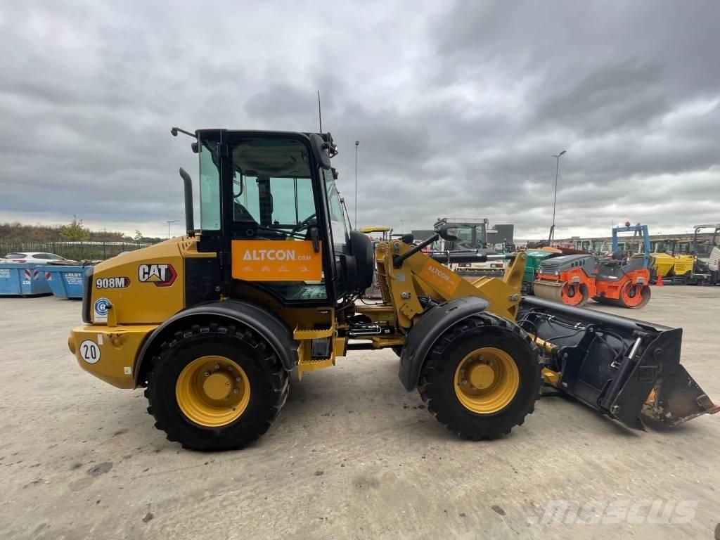 CAT 908M Iekrāvēji uz riteņiem