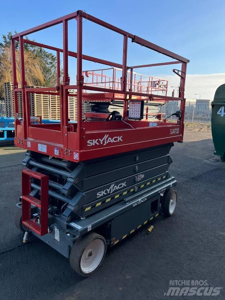 SkyJack SJ 4732 Šķerveida pacēlāji