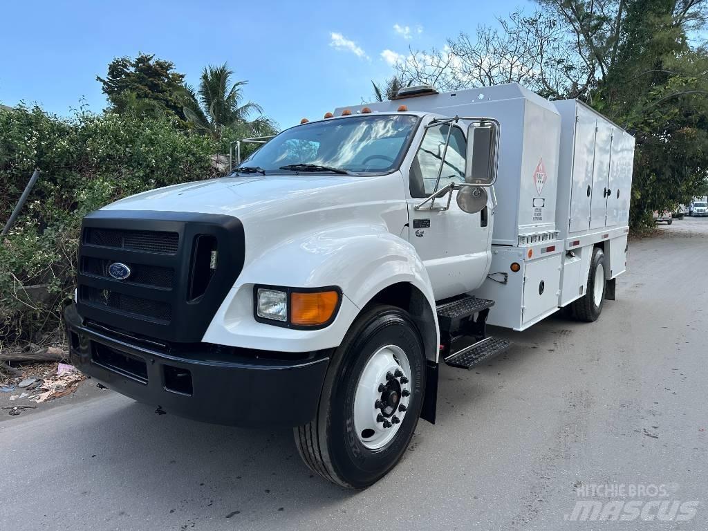 Ford F 750 XLT Autocisterna