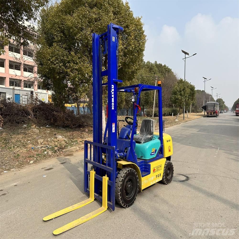Komatsu FD30-14 Tehnika ar dīzeļa dzinēju
