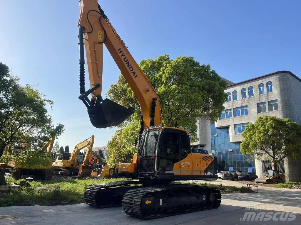 Hyundai R220-9S Ekskavatori uz riteņiem