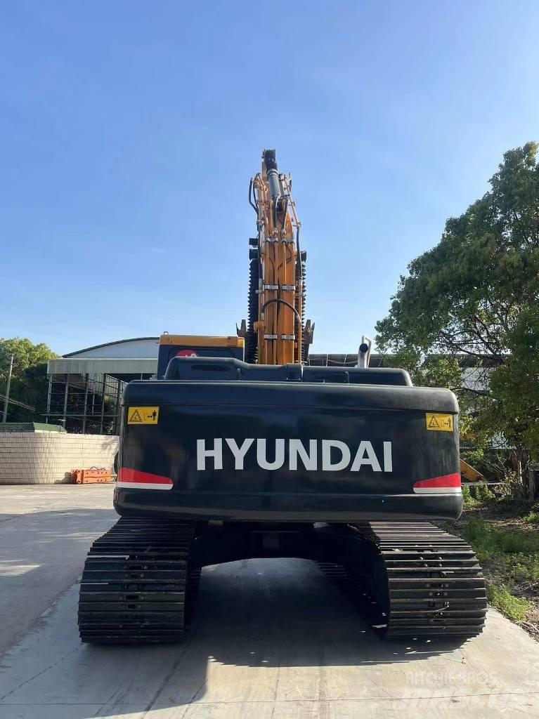 Hyundai R220-9S Ekskavatori uz riteņiem