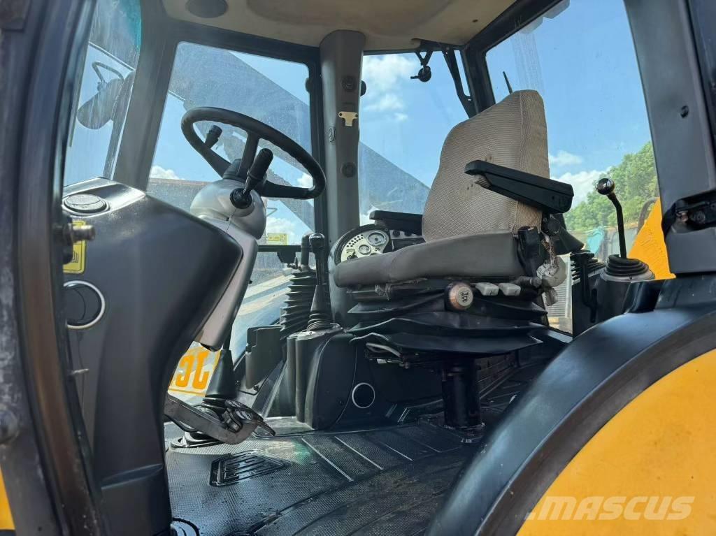 JCB 3 CX Ekskavatori-iekrāvēji