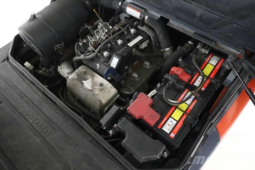 Toyota 40-8 FD45 N Tehnika ar dīzeļa dzinēju