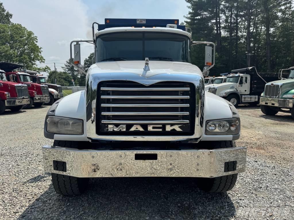 Mack Granite GU 713 Pašizgāzējs