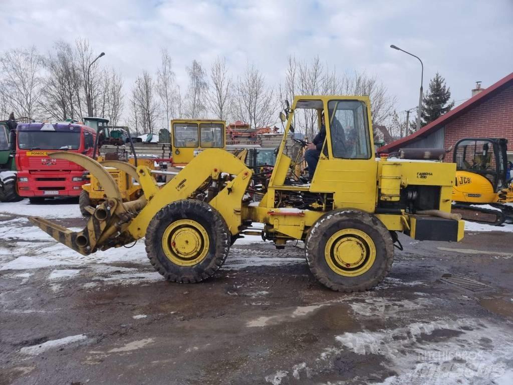  Ł 200 Ładowarka Iekrāvēji uz riteņiem