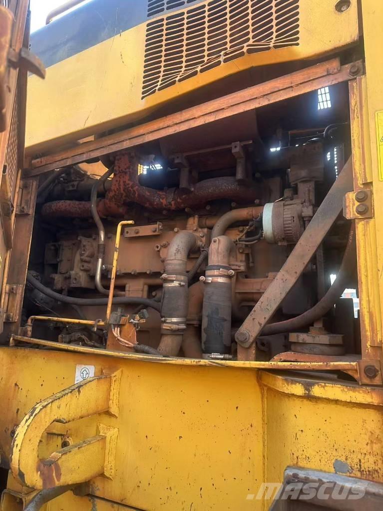 Komatsu WA 600-6 Iekrāvēji uz riteņiem