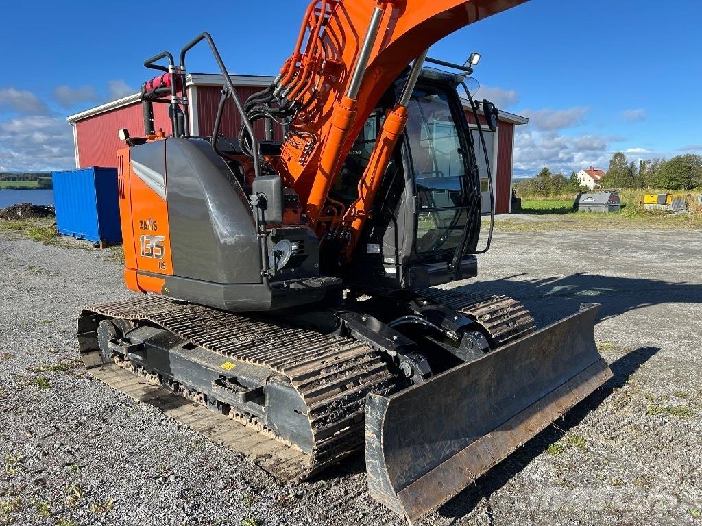 Hitachi ZX 135 US-7 Kāpurķēžu ekskavatori