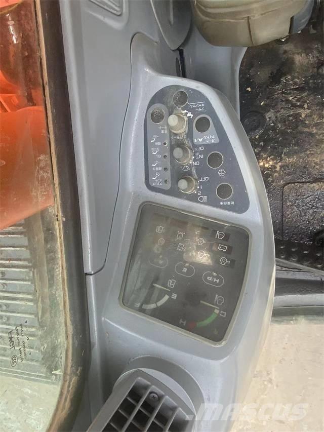 Hitachi EX120 Kāpurķēžu ekskavatori