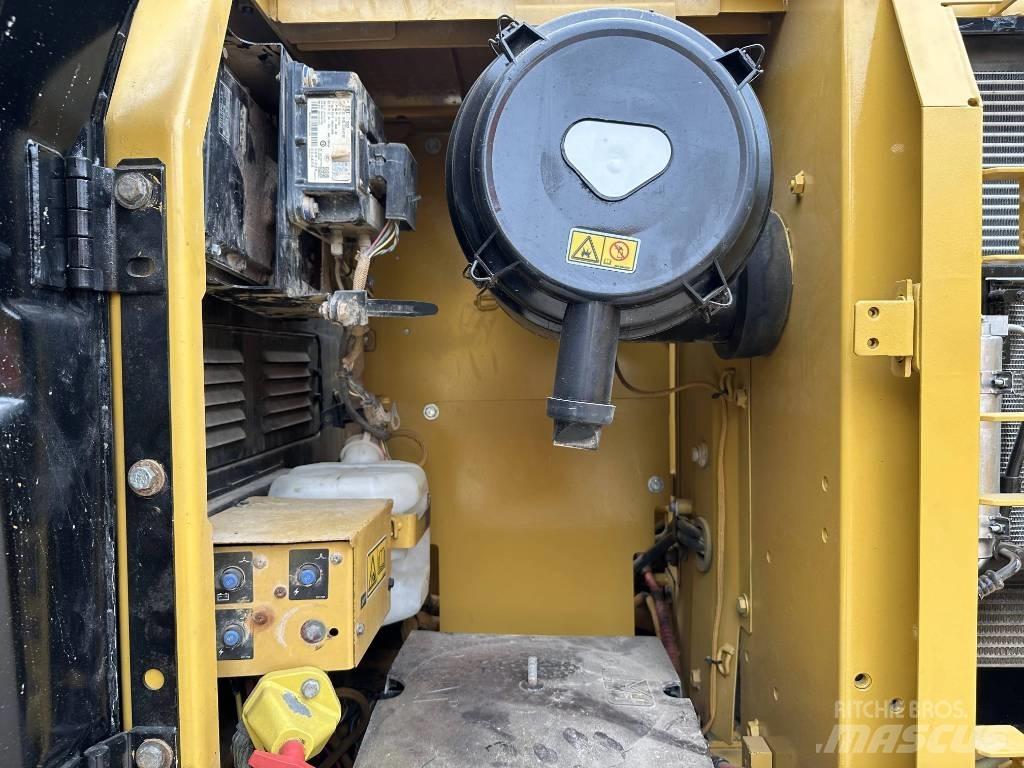 CAT 320D2 Kāpurķēžu ekskavatori