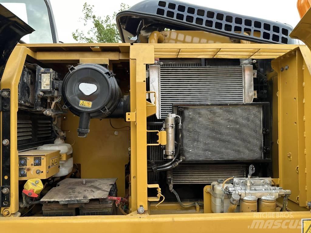 CAT 320D2 Kāpurķēžu ekskavatori