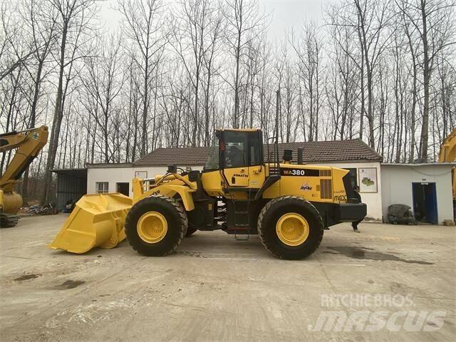 Komatsu WA380-6 Ekskavatori-iekrāvēji