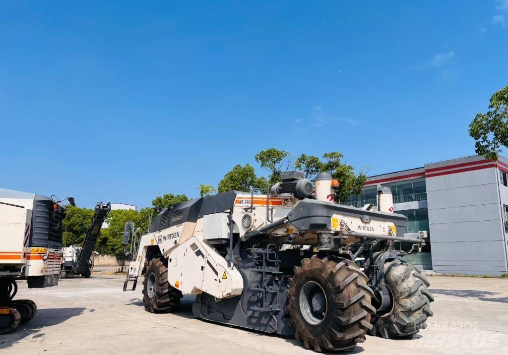Wirtgen WR 240 Asfalta savācējs