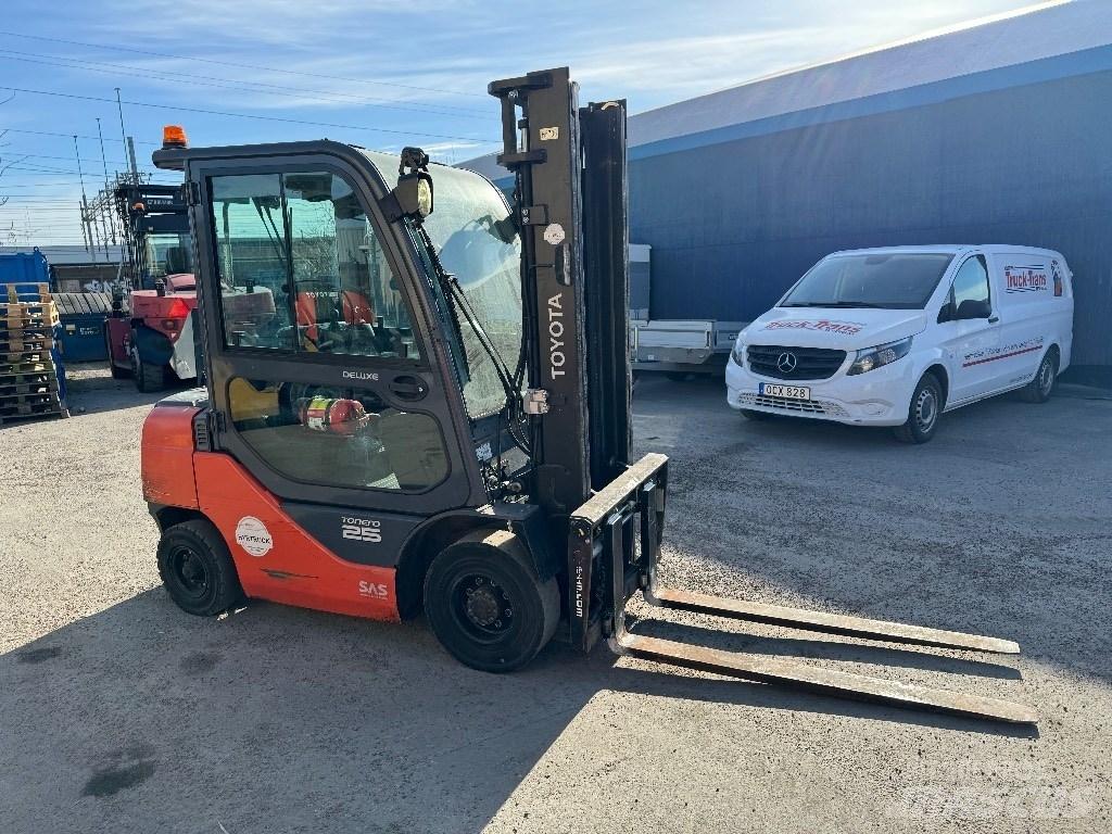 Toyota 52-8FDF25 Tehnika ar dīzeļa dzinēju