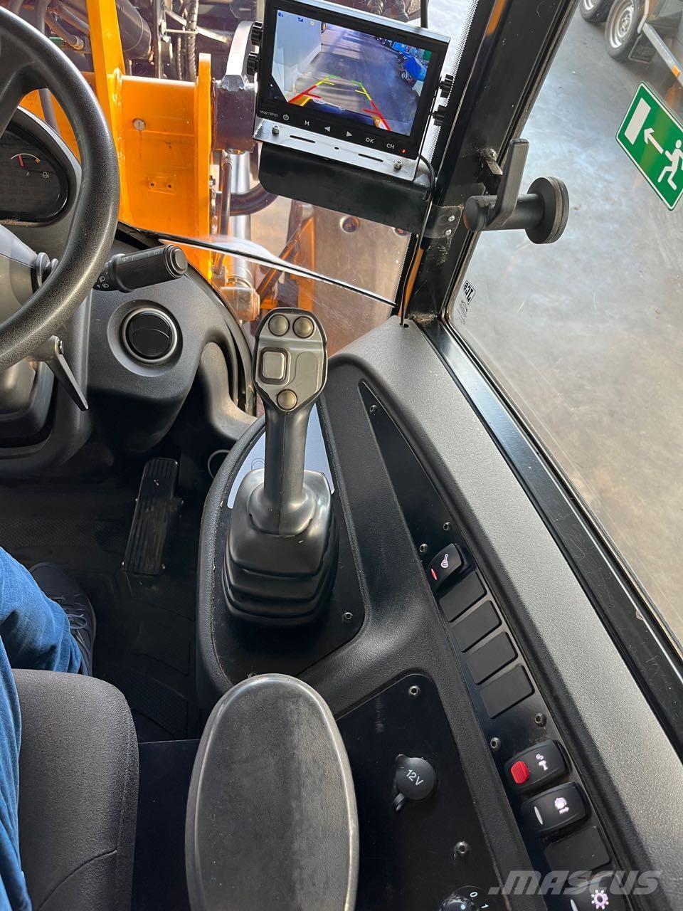 JCB 409 Agri Iekrāvēji uz riteņiem